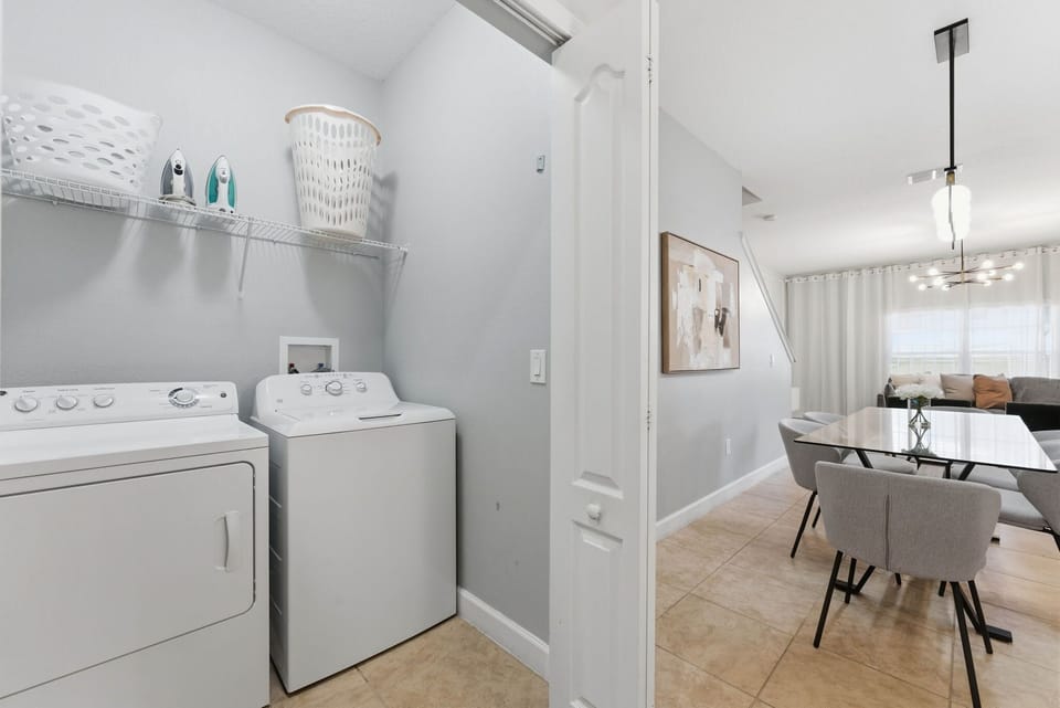 Townhome, Multiple Beds, Pool View (8951BP-SVH) | Laundry