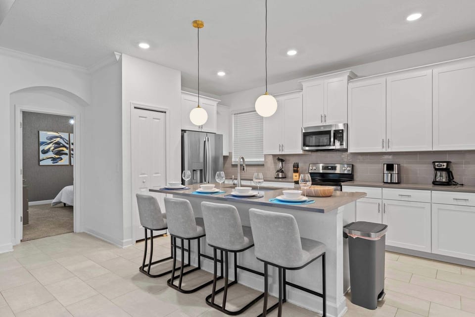 House, Multiple Beds, Pool Access, Pool View (581DS-SVH) | Private kitchen