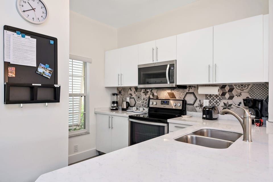 Townhome, Multiple Beds, Pool Access, Pool View (139PBD-SVH) | Private kitchen