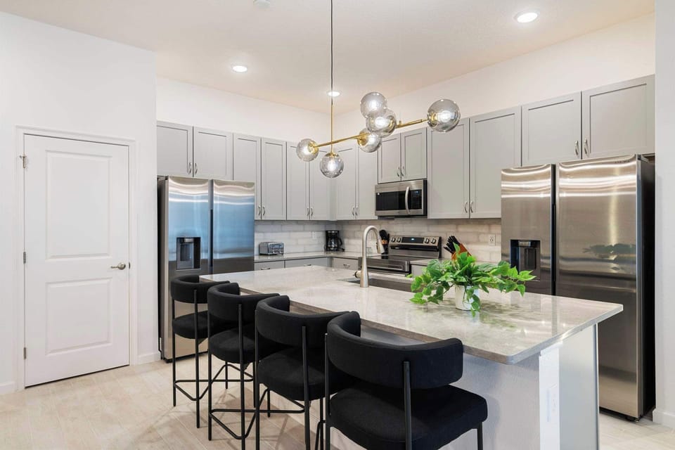 House, Multiple Beds, Pool Access, Pool View (5911HS-SVH) | Private kitchen