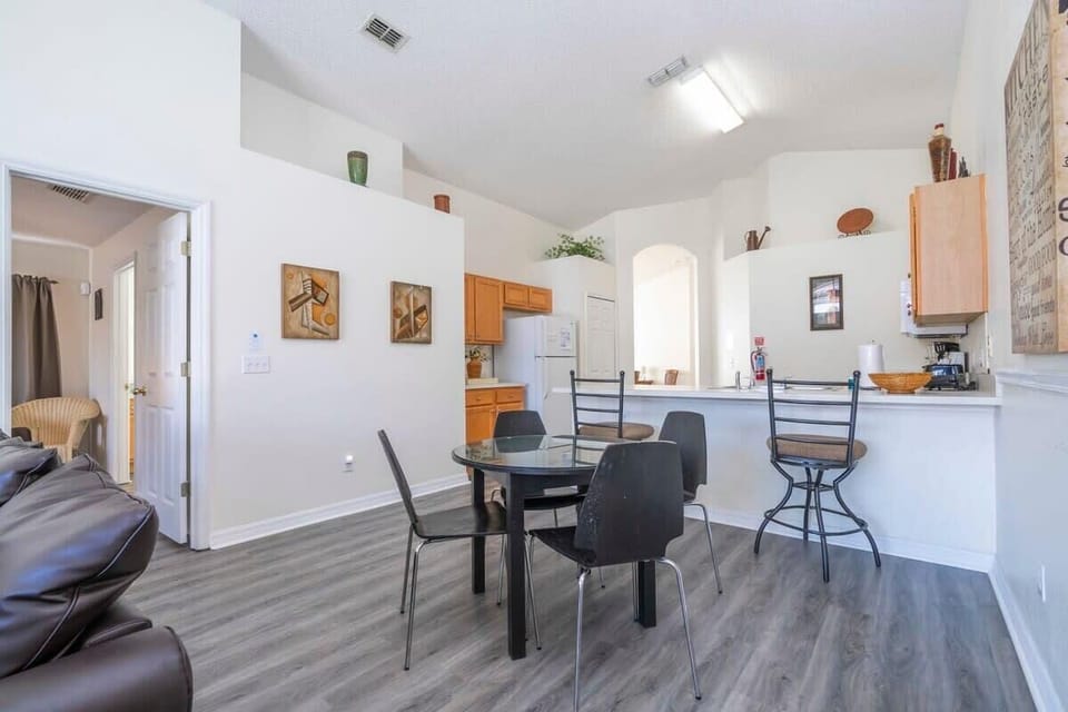 House, Multiple Beds, Pool View (133MBB--SVH) | 5 bedrooms, individually decorated, individually furnished, bed sheets