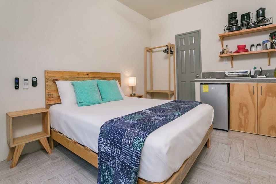 Classic Studio | Desk, laptop workspace, free WiFi