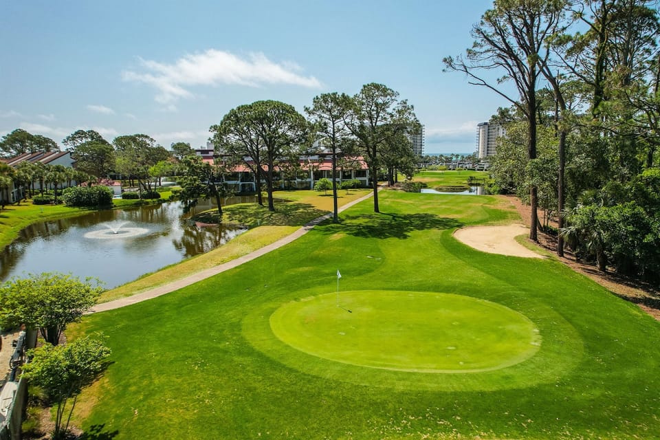 Picturesque hole #2 of Edgewater's par 3 executive golf course