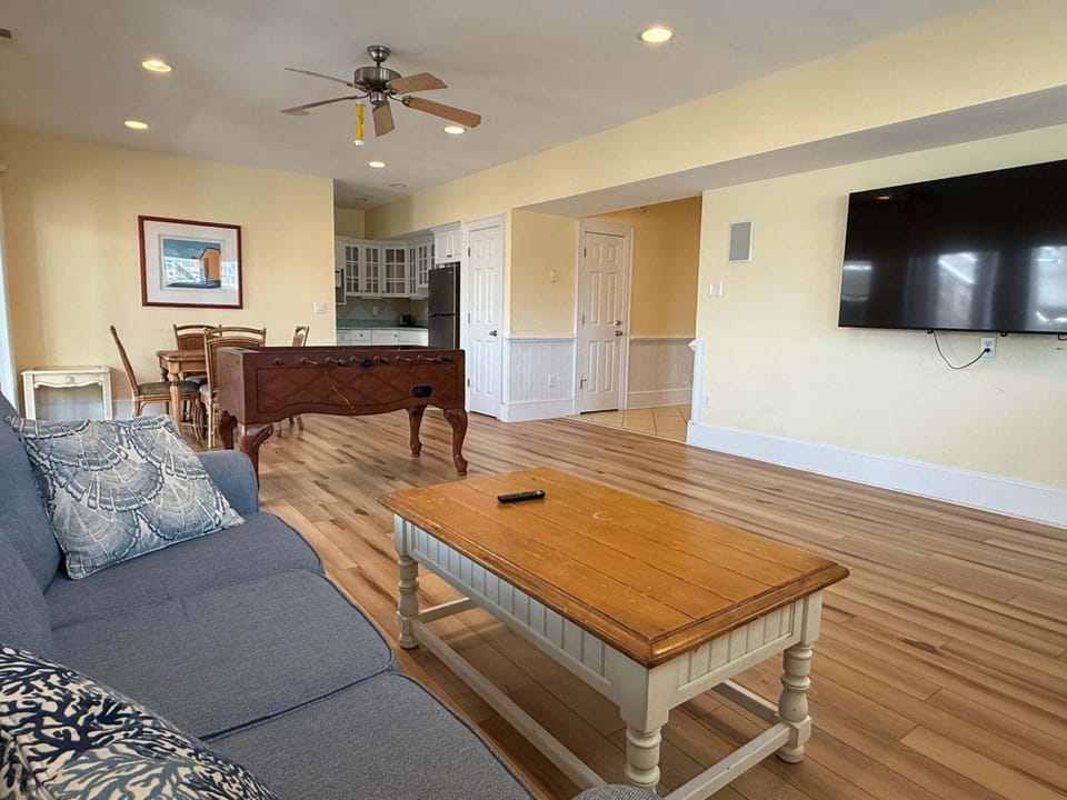 NH144: The Sun | LL Game Room - Foosball Table, Kitchenette, Deck Access