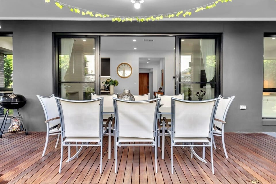 Spacious deck with 8-seat outdoor dining & BBQ