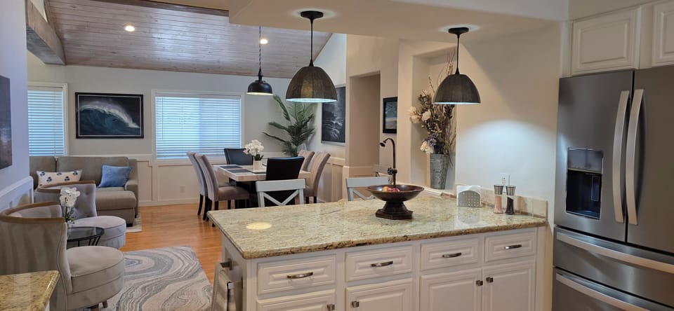 Kitchen Peninsula seats 3 open space to DR and relaxing additional seating
