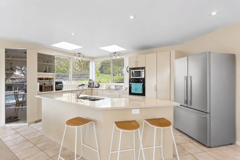 Modern fully equipped kitchen including espresso coffee machine!