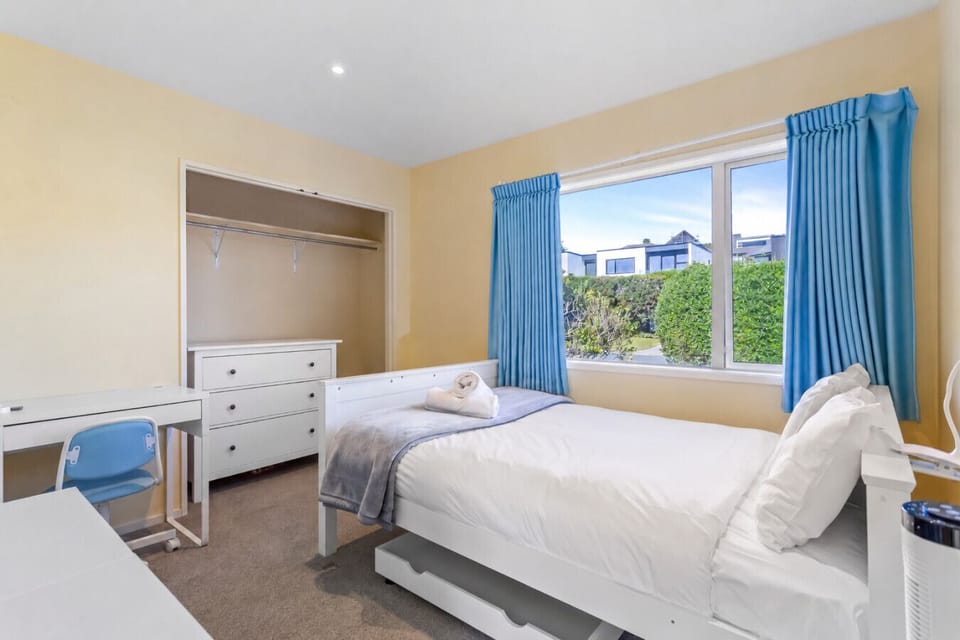 2nd bedroom with double bed