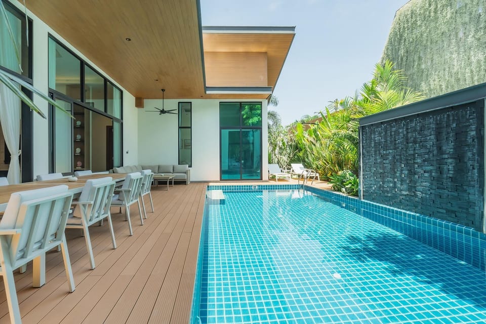 Ruby Luxury Villa, 4 Bed Private Pool Paradise (9401)