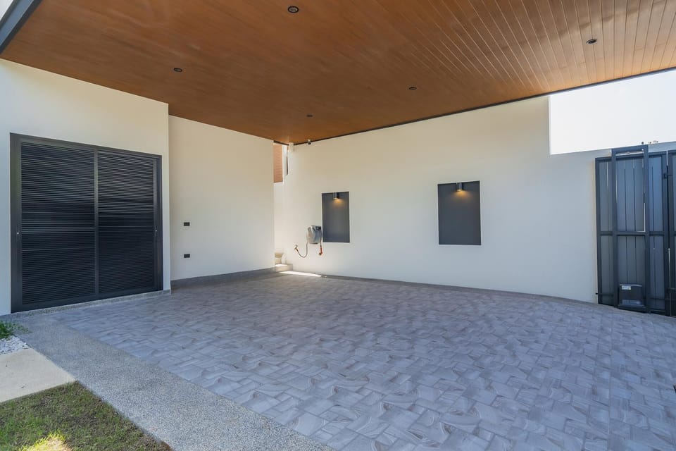 Ruby Luxury Villa, 4 Bed Private Pool Paradise (9236)