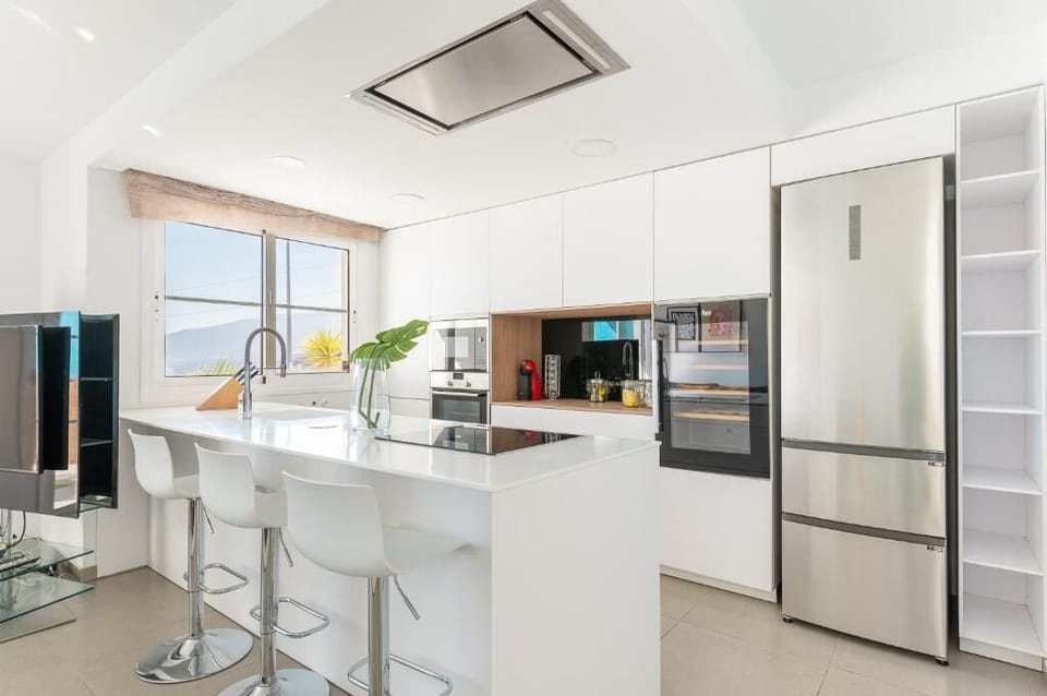 Luxury House, Patio, Garden View | Private kitchen | Toaster