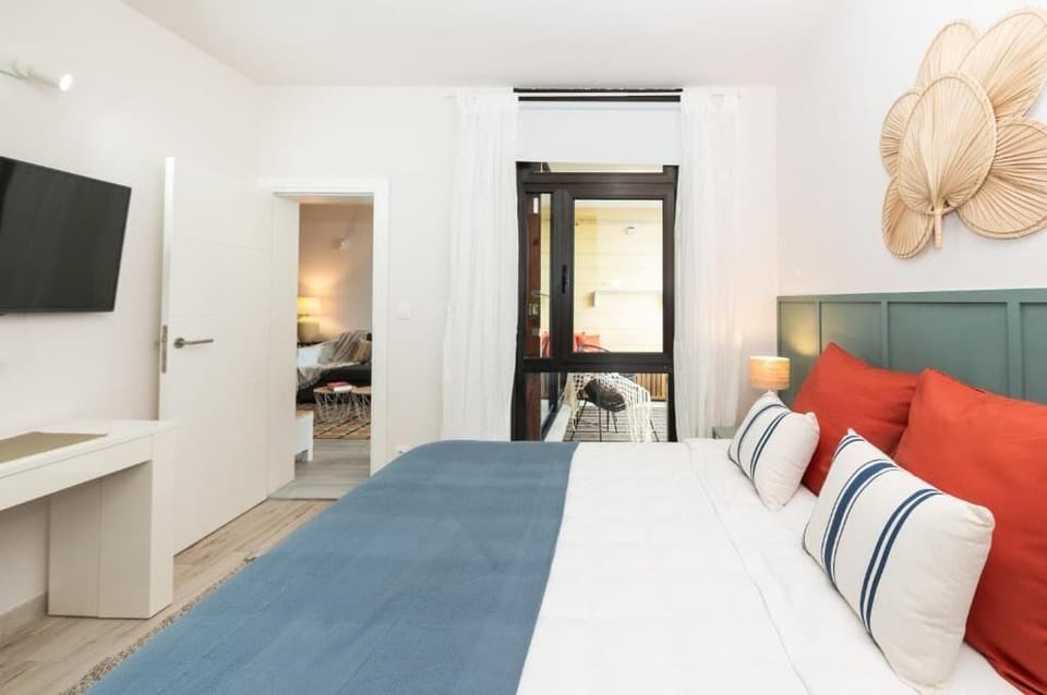 Deluxe Apartment, Garden View | Down comforters, iron/ironing board, free WiFi