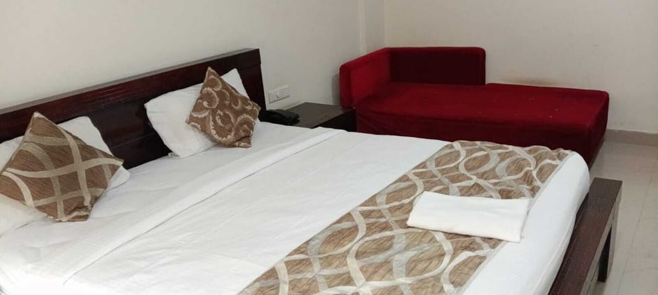 Deluxe Room | Free WiFi, bed sheets, wheelchair access