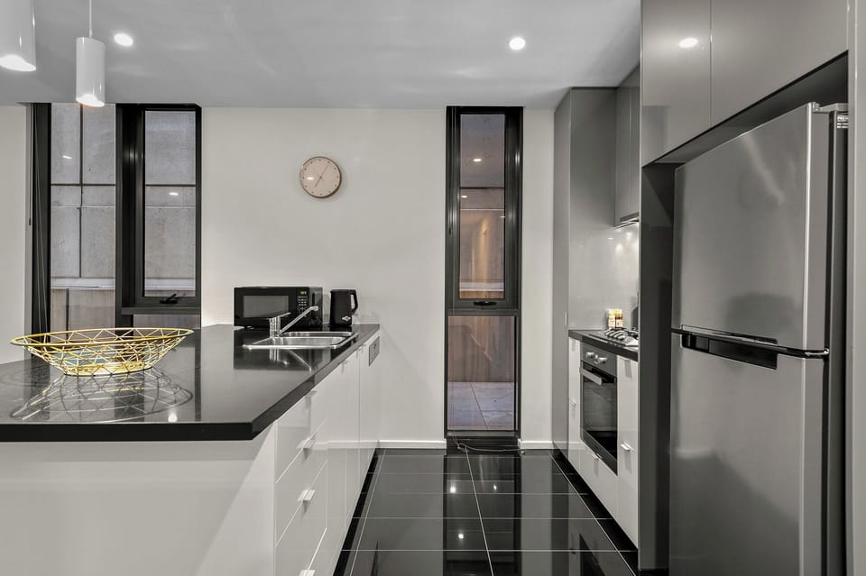 Deluxe Apartment, Balcony | Private kitchen | Electric kettle, toaster