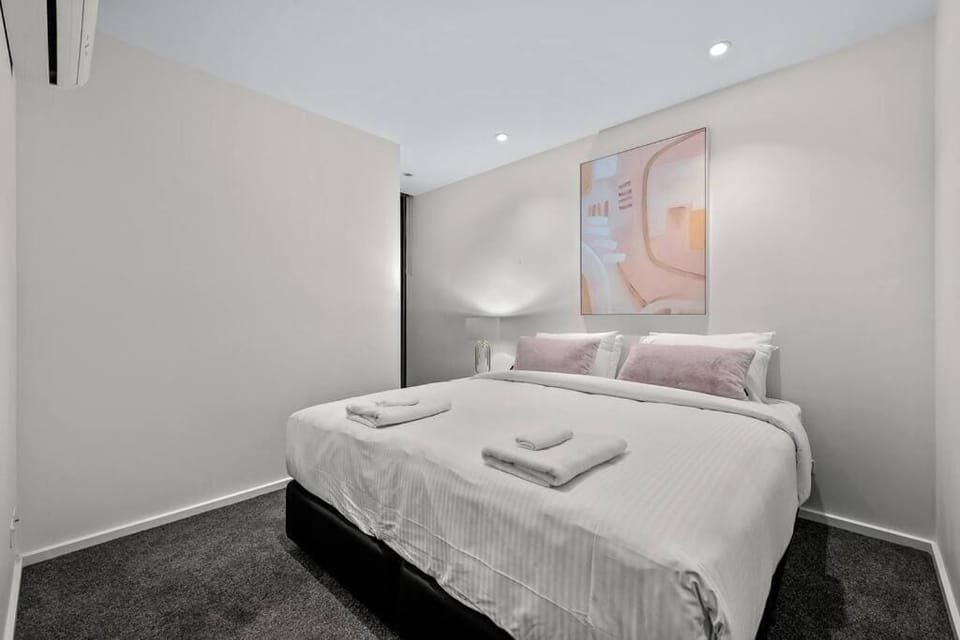 Deluxe Apartment, Balcony | Iron/ironing board, free WiFi