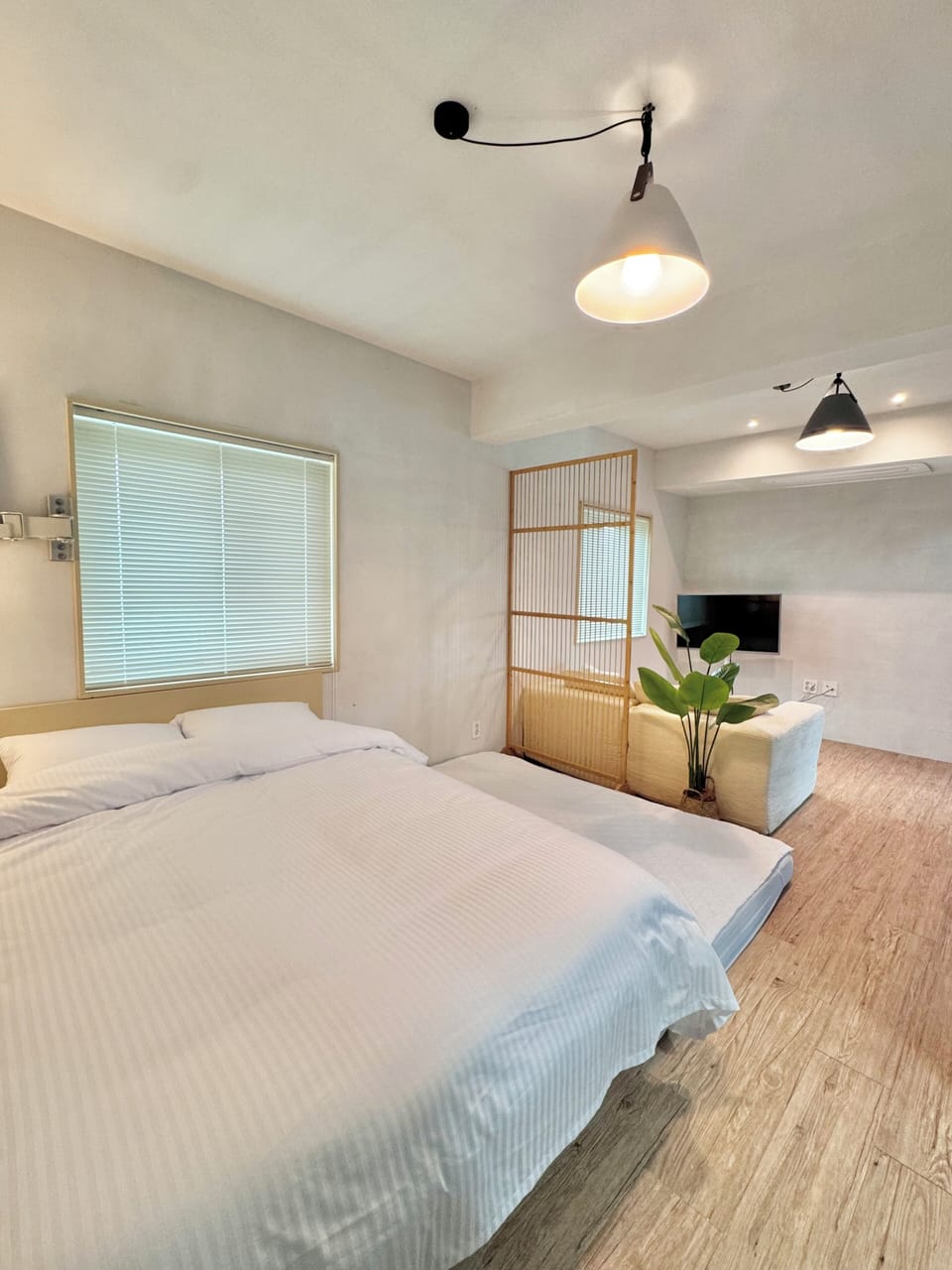 Family Double Room, Exclusive Use of the Floor, Self Check-in Message Check Required | Free WiFi