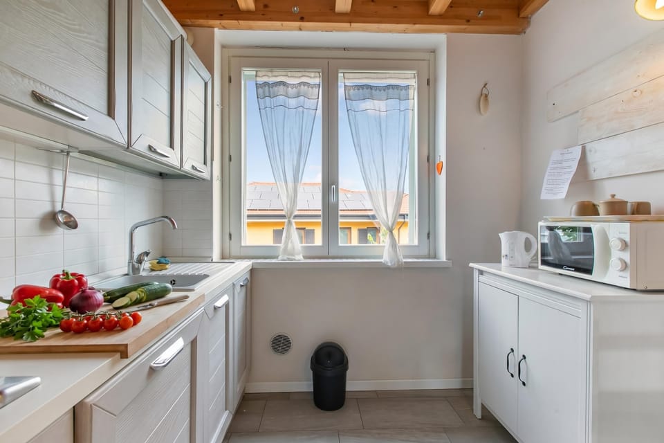 Family Apartment, 1 Bedroom, Microwave (Cozy Ispra Residence with Terrace,) | Private kitchen