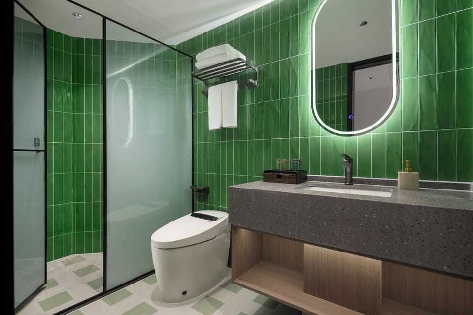 Comfort Double Room, City View | Bathroom | Shower, free toiletries, hair dryer, slippers