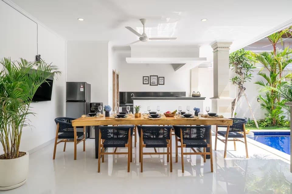 Superior Villa, 4 Bedrooms, Private Pool | Private kitchen | Electric kettle, toaster, blender, spices