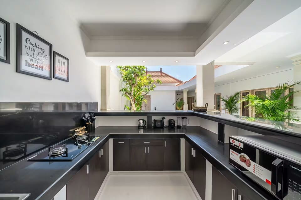Superior Villa, 4 Bedrooms, Private Pool | Private kitchen | Electric kettle, toaster, blender, spices