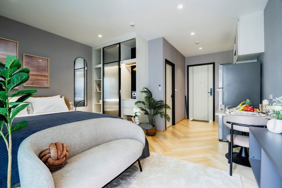 Classic Studio, Balcony, Pool View | Free WiFi