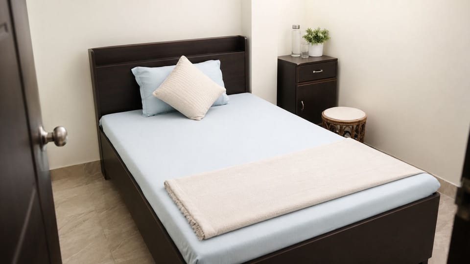 Single Room | WiFi (free), individually furnished