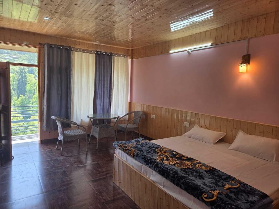 Deluxe Double Room, Balcony | Laptop workspace, free WiFi