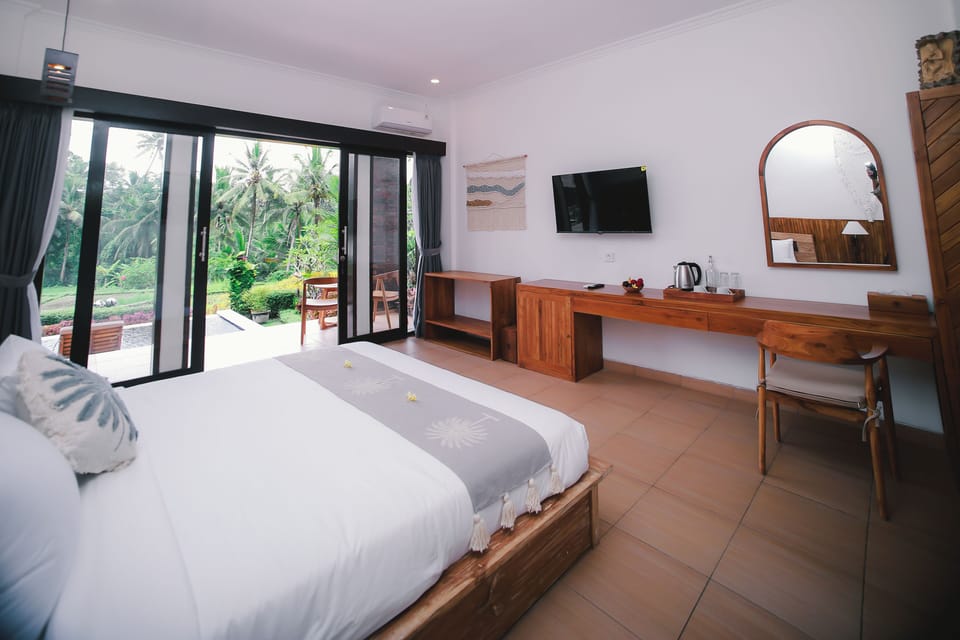 Deluxe Double Room, Valley View | Desk, laptop workspace, free WiFi