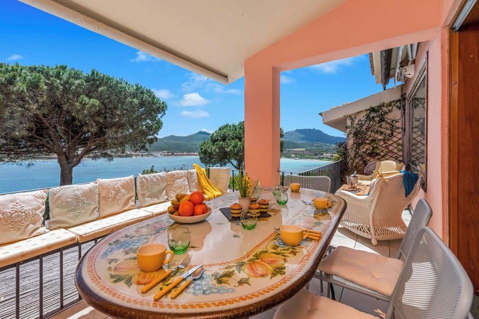 Family Apartment, 3 Bedrooms, 2 Bathrooms (Casa Titta) | Outdoor dining