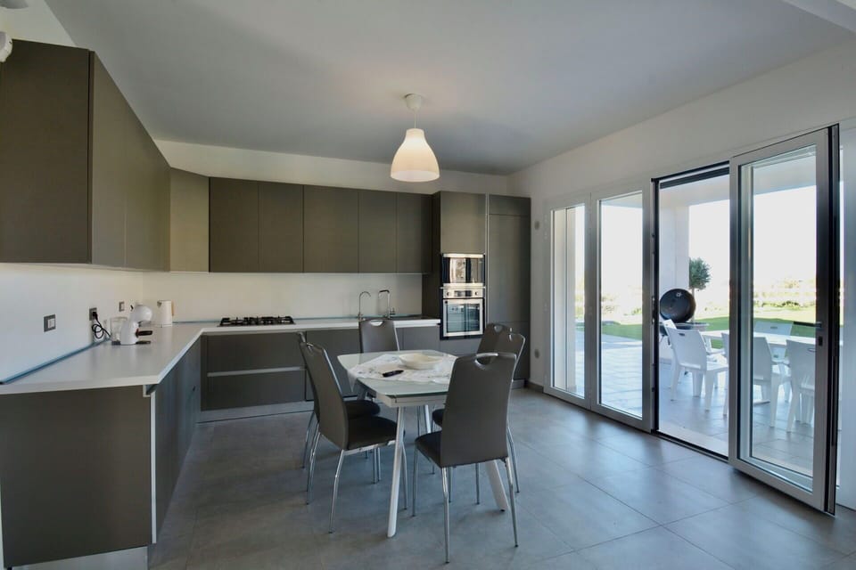 Autumn, Kitchen, Living Room, Spring, Summer