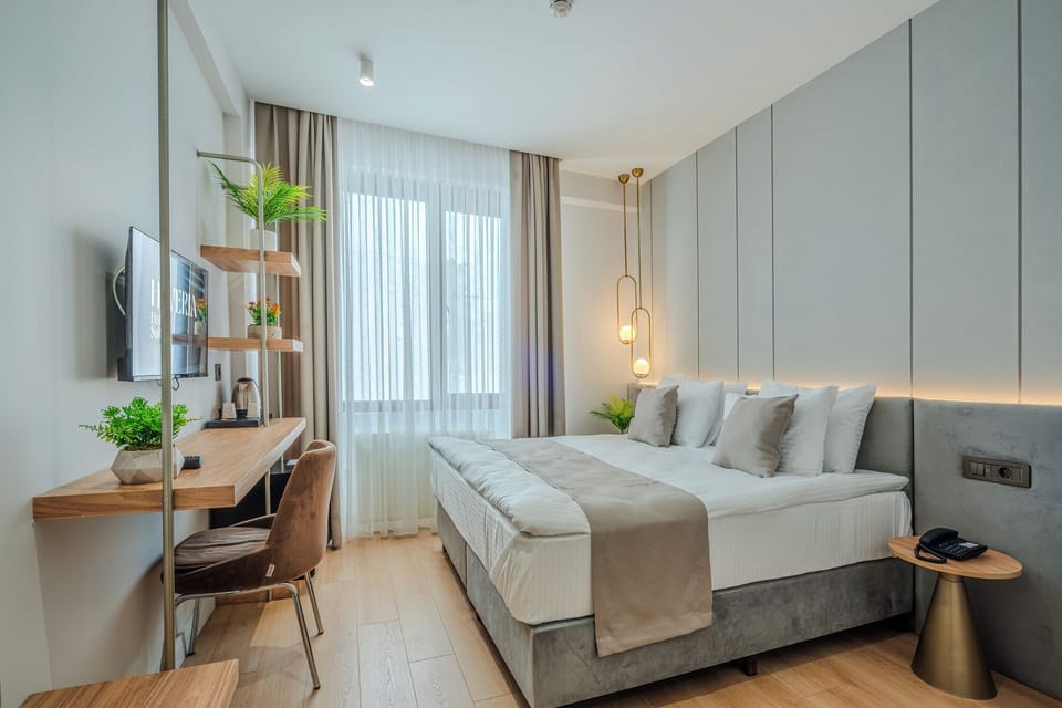 Comfort Double Room | Pillowtop beds, free minibar, free WiFi, bed sheets