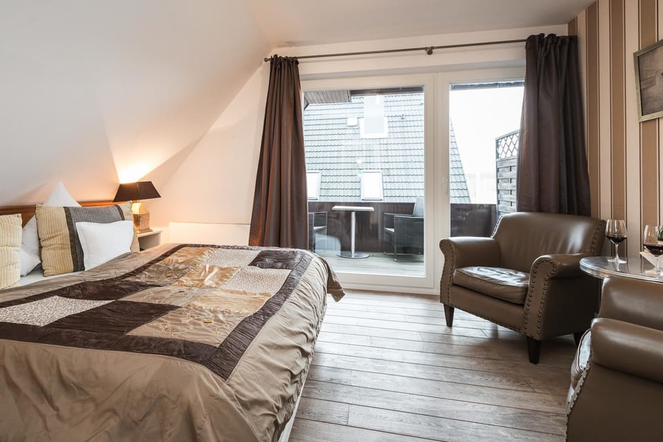 Comfort Double Room, Balcony | In-room safe, iron/ironing board, cribs/infant beds, rollaway beds