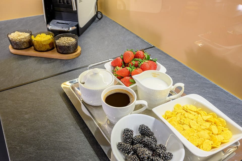 leek, fully equipped modern kitchen with high-end appliances and elegant finishes, perfect for both casual meals and gourmet cooking