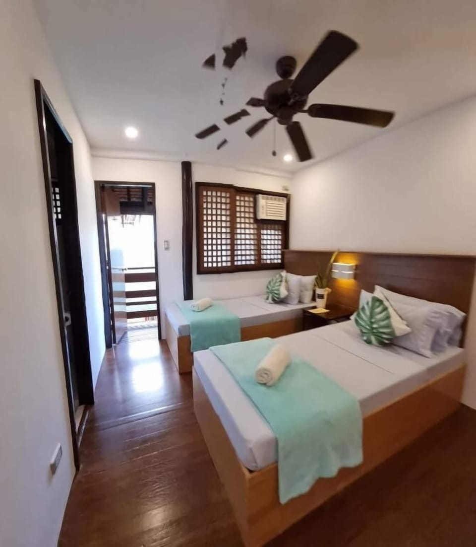 Basic Twin Room | Desk, WiFi (free)