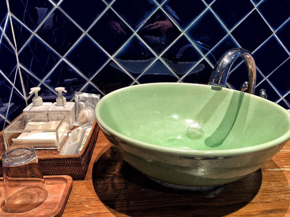 Bathroom amenities