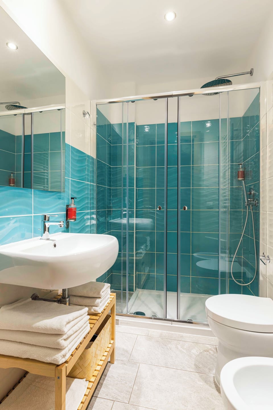 Comfort Double Room, City View | Bathroom | Shower, hair dryer, towels, soap