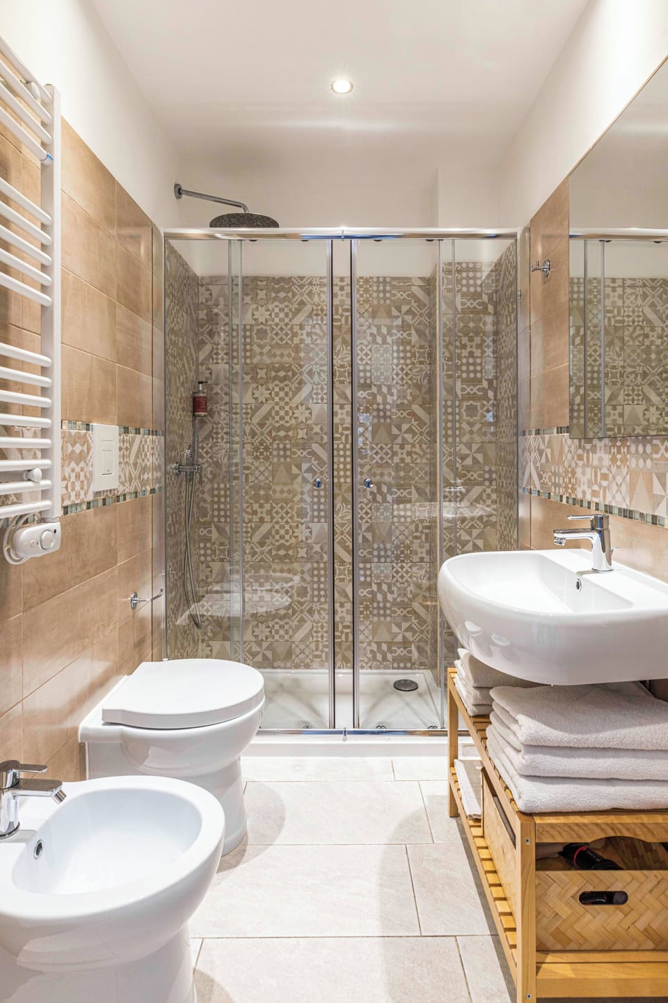 Comfort Double or Twin Room, Balcony, City View | Bathroom | Shower, hair dryer, towels, soap