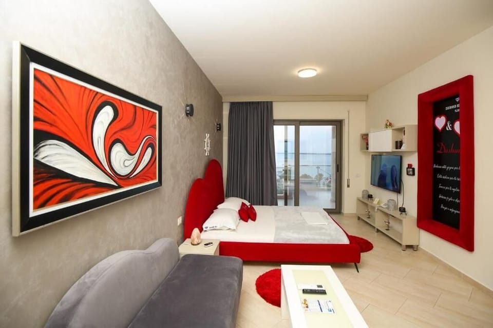 Family Apartment, Sea View | Desk