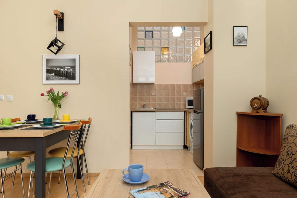 Open-plan apartment layout combining comfort, style, and practicality.