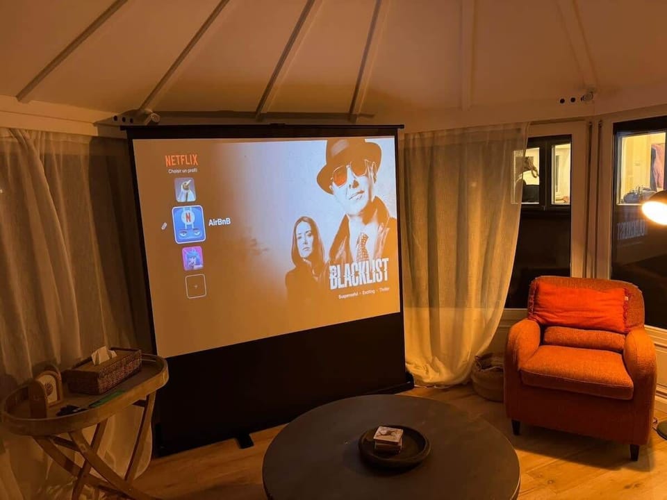 Grand écran avec compte Netflix à disposition 