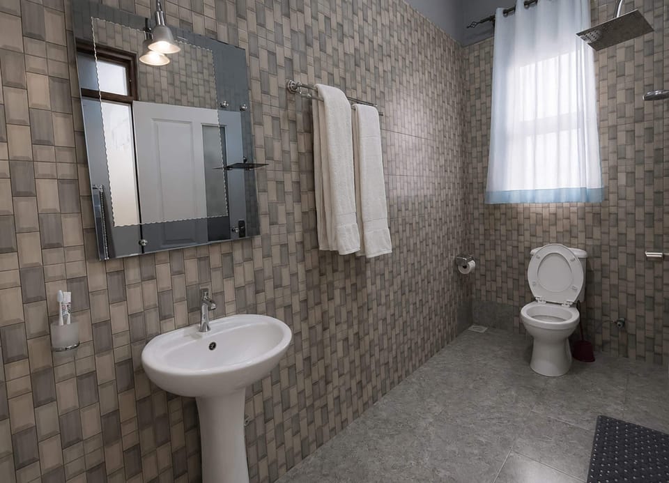 Deluxe Single Room, Balcony, River View | Bathroom | Bathtub, free toiletries, soap, shampoo