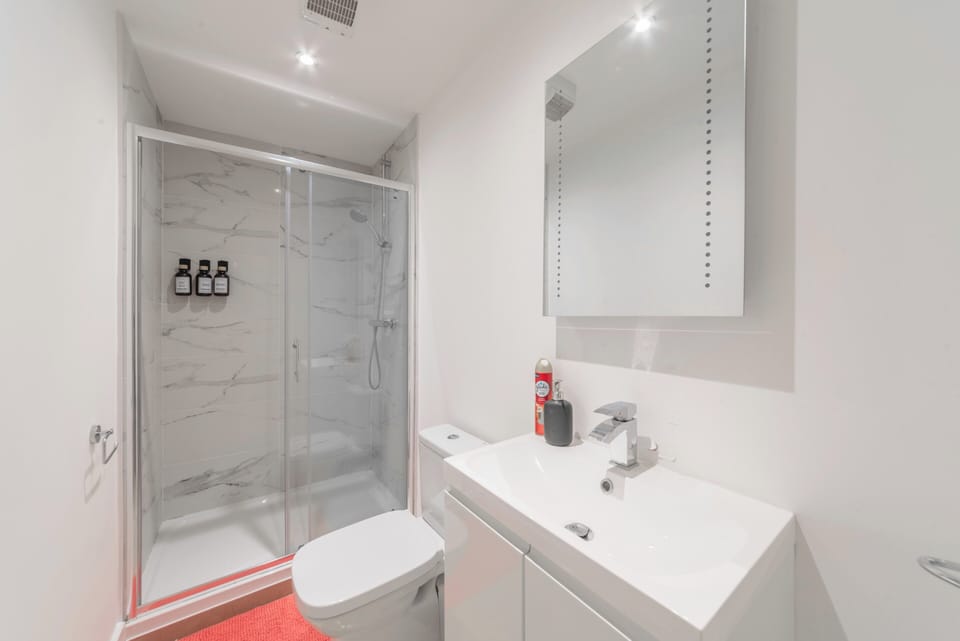 Shower, towels