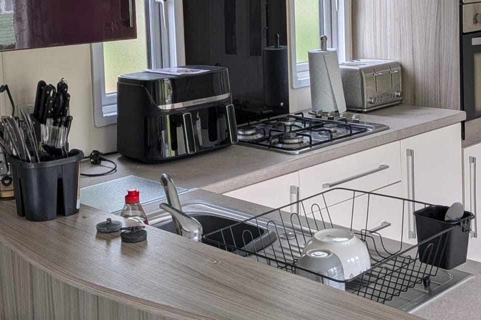 Fridge, microwave, oven