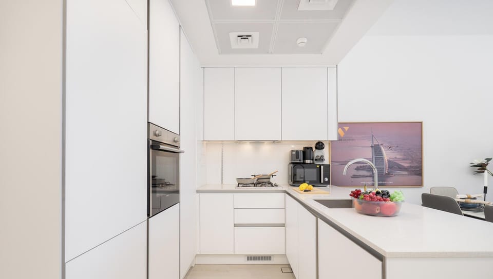 Superior Apartment, Balcony, City View | Private kitchen | Electric kettle, toaster, freezer, dining tables