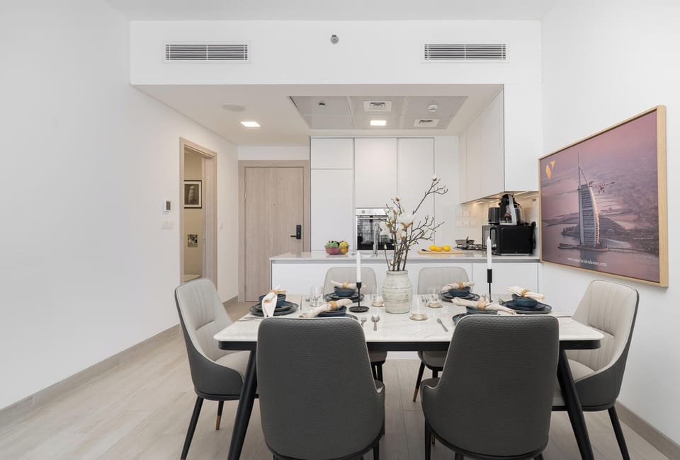 Superior Apartment, Balcony, City View | Dining