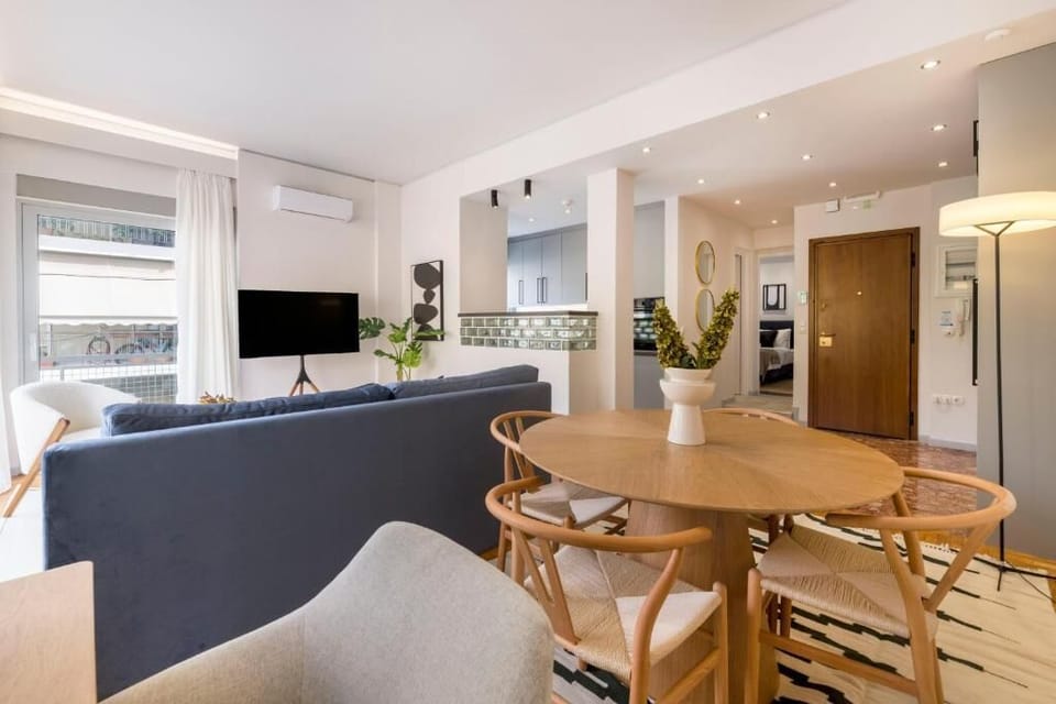 Comfort Apartment, Balcony, City View | Dining