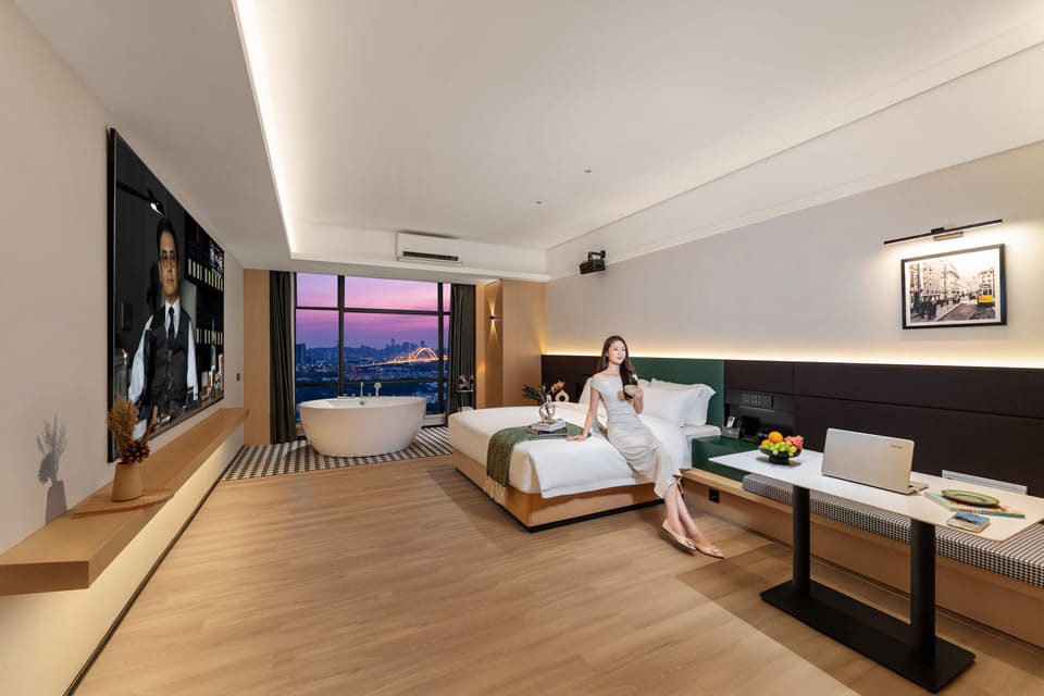 MAX Panoramic King Room with Private Pool | Premium bedding, pillowtop beds, desk, laptop workspace