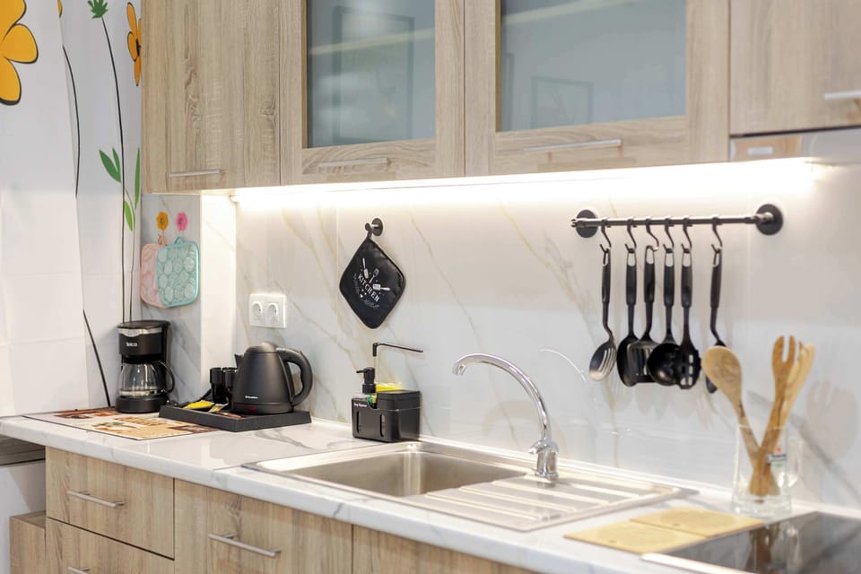 Fully equpped kitchen with all the essentails needed for a cmfortable stay