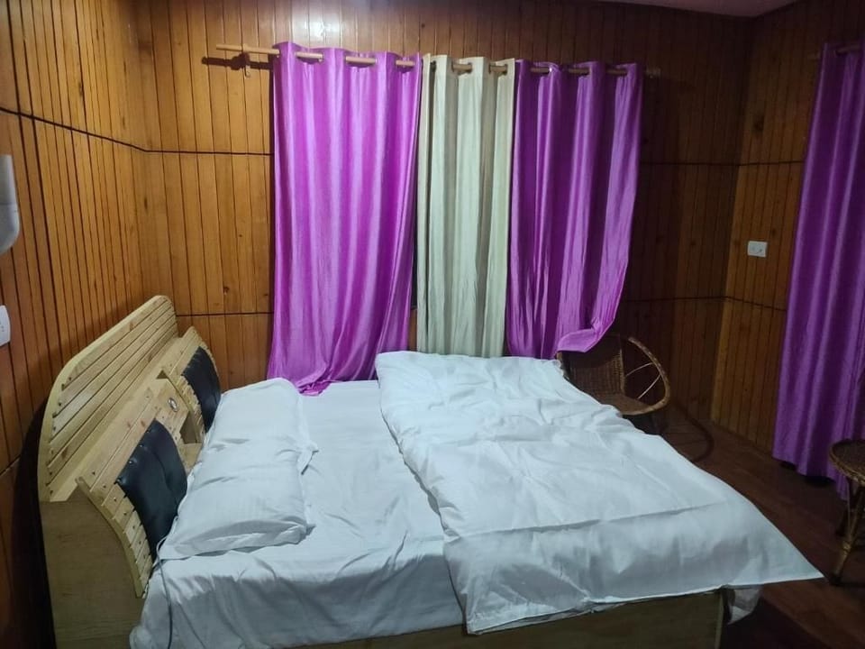 Bungalow, Mountain View | Iron/ironing board, WiFi (free)