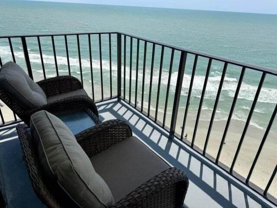 Condo, 1 Bedroom | Property grounds